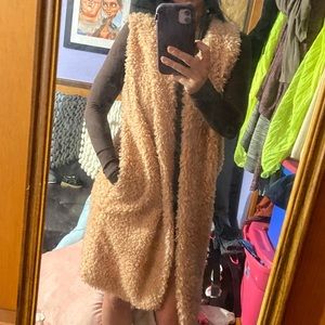 Women’s cozy warm fur sleeveless overcoat